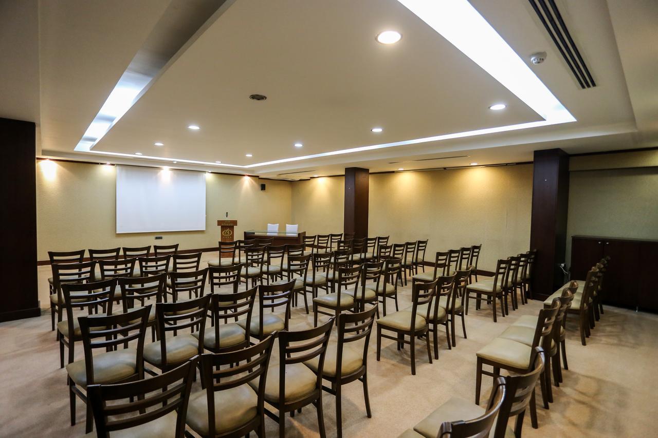 Sivas Bueyuek Hotel Bagian luar foto
