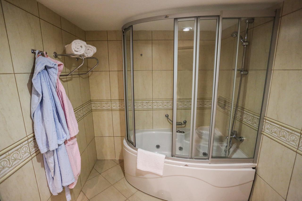 Sivas Bueyuek Hotel Bagian luar foto