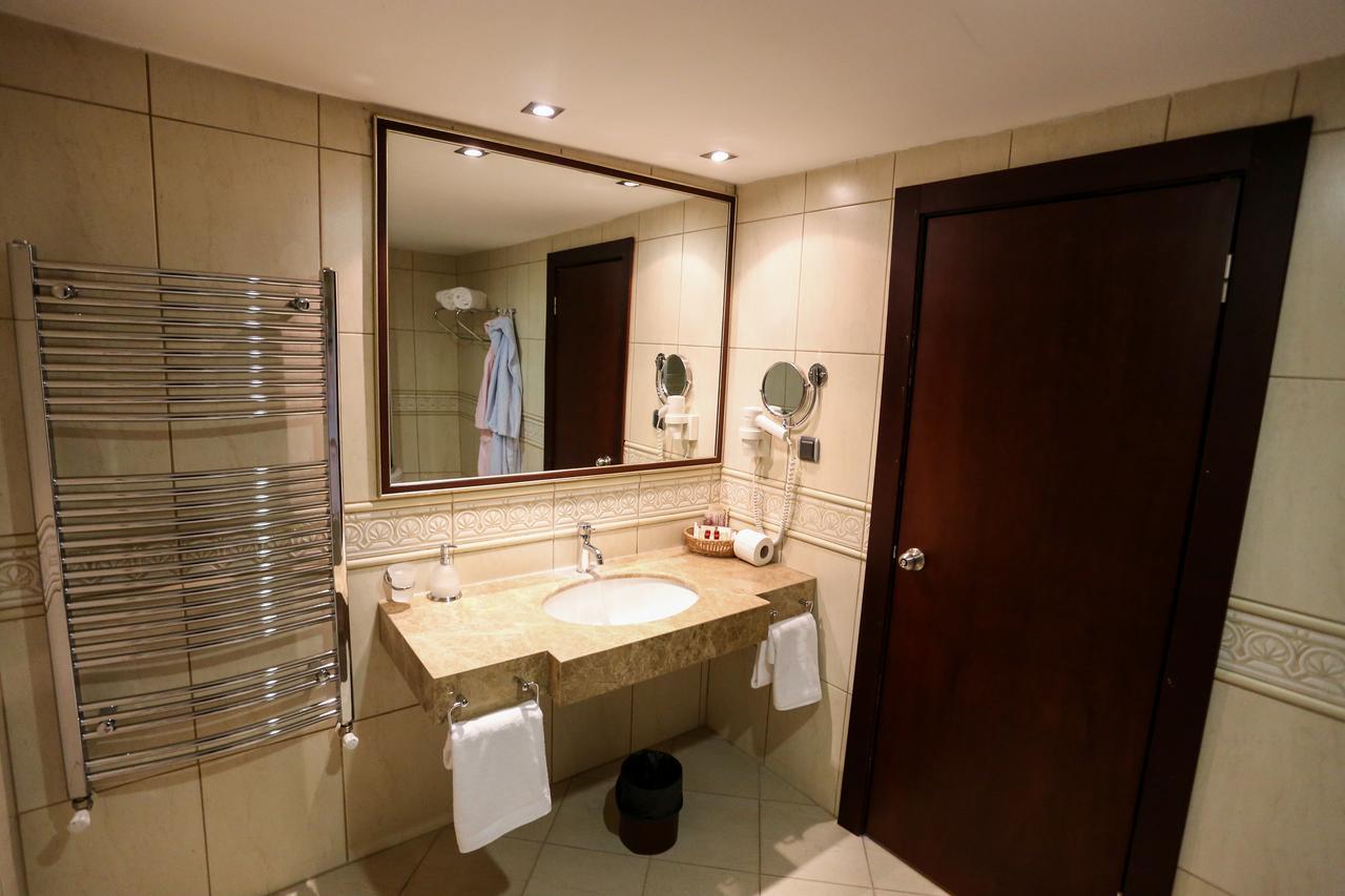 Sivas Bueyuek Hotel Bagian luar foto