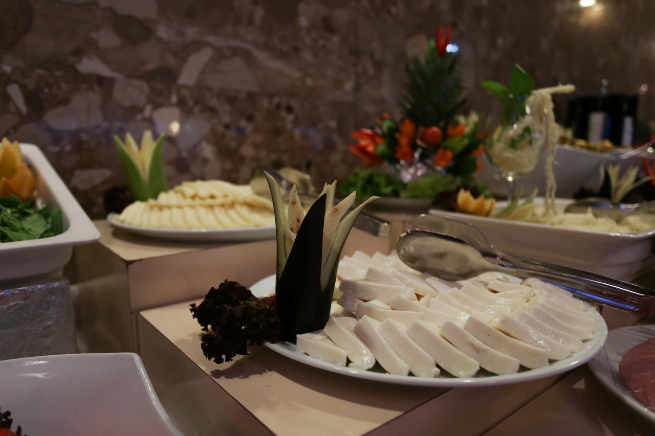 Sivas Bueyuek Hotel Bagian luar foto